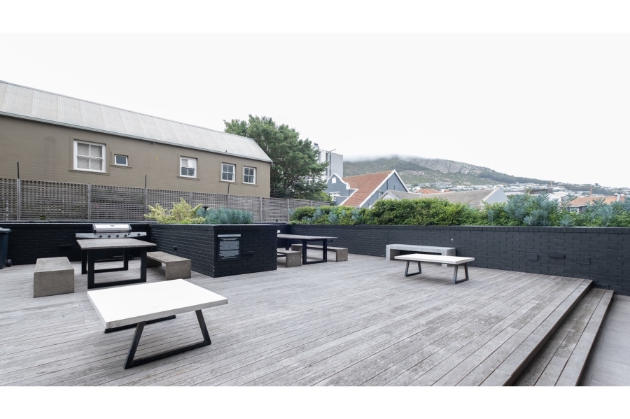 To Let 1 Bedroom Property for Rent in Sea Point Western Cape